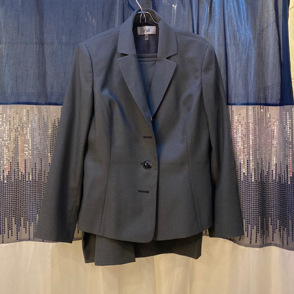 Women’s LeSuit never worn size 14